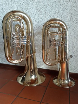 Tuba groß und klein.jpg